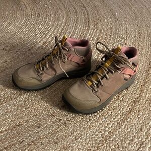 Teva Grandview GTX Mid Hiking Shoes